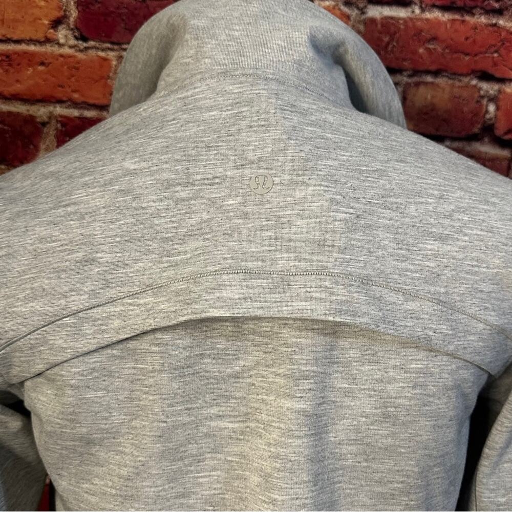 Lululemon jacket size 8 - Picture 6 of 9